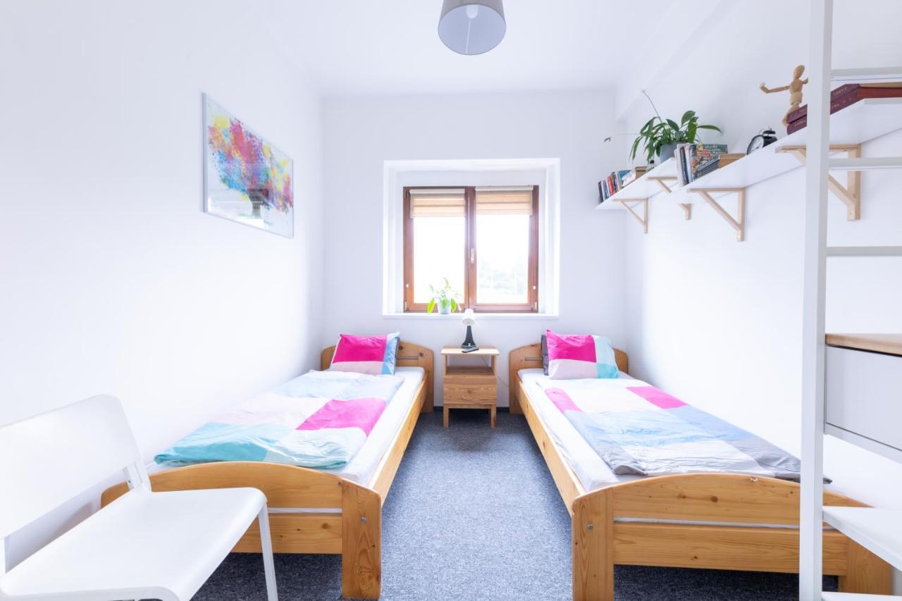 Apartment Plzenska 465 Free Parking & Ps3 Prague
