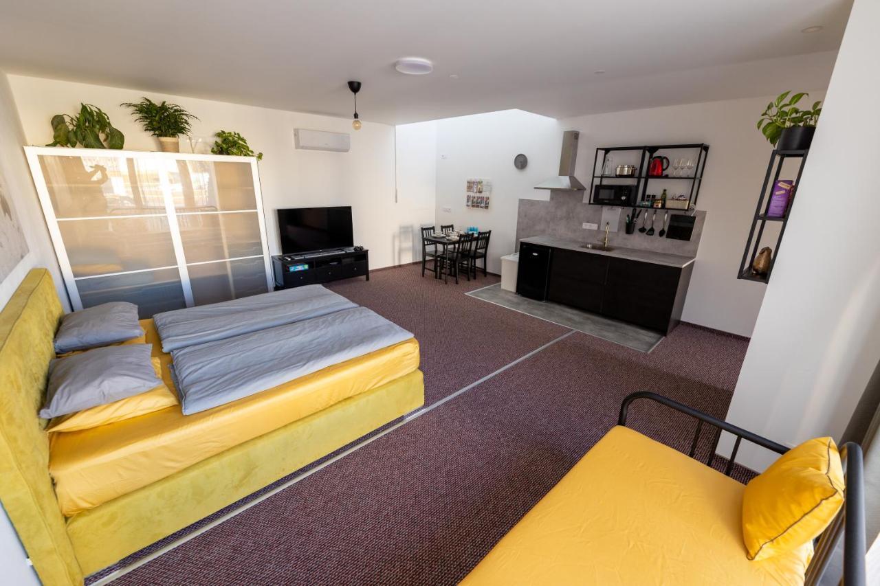 Plzenska 465 Free Parking & Ps3 Apartment Prague