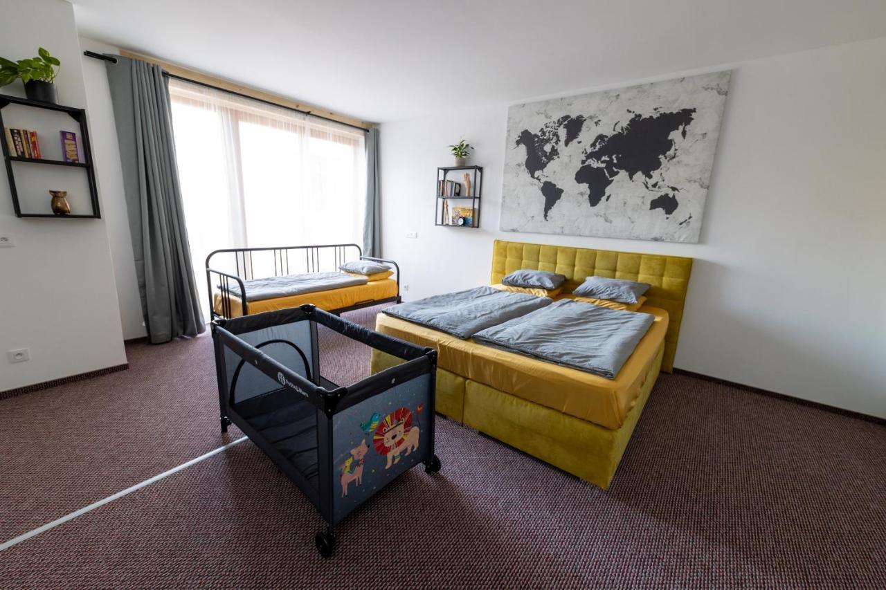 Plzenska 465 Free Parking & Ps3 Apartment