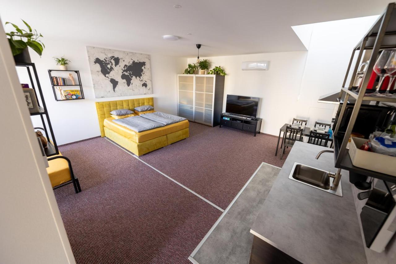 Plzenska 465 Free Parking & Ps3 Apartment *
