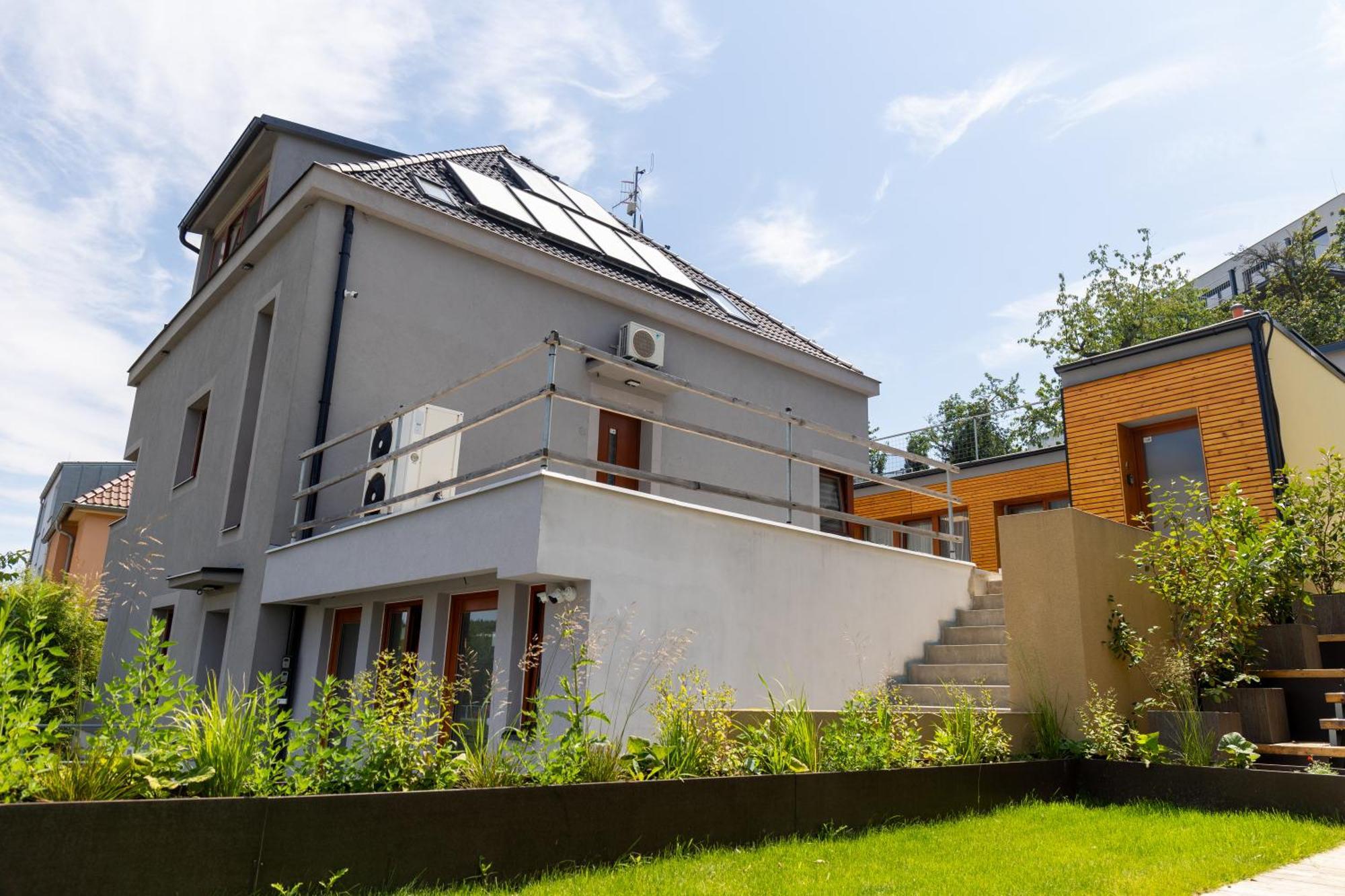 Plzenska 465 Free Parking & Ps3