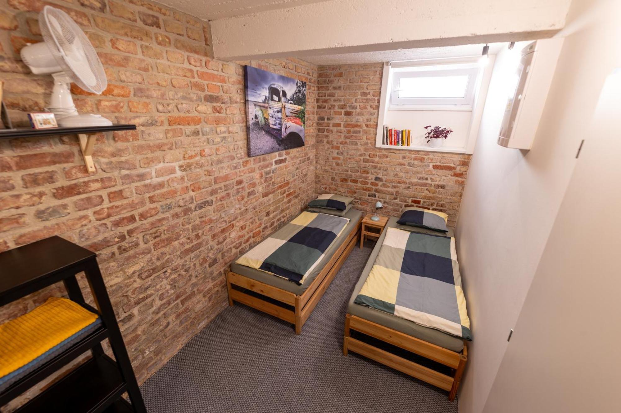 Apartment Plzenska 465 Free Parking & Ps3