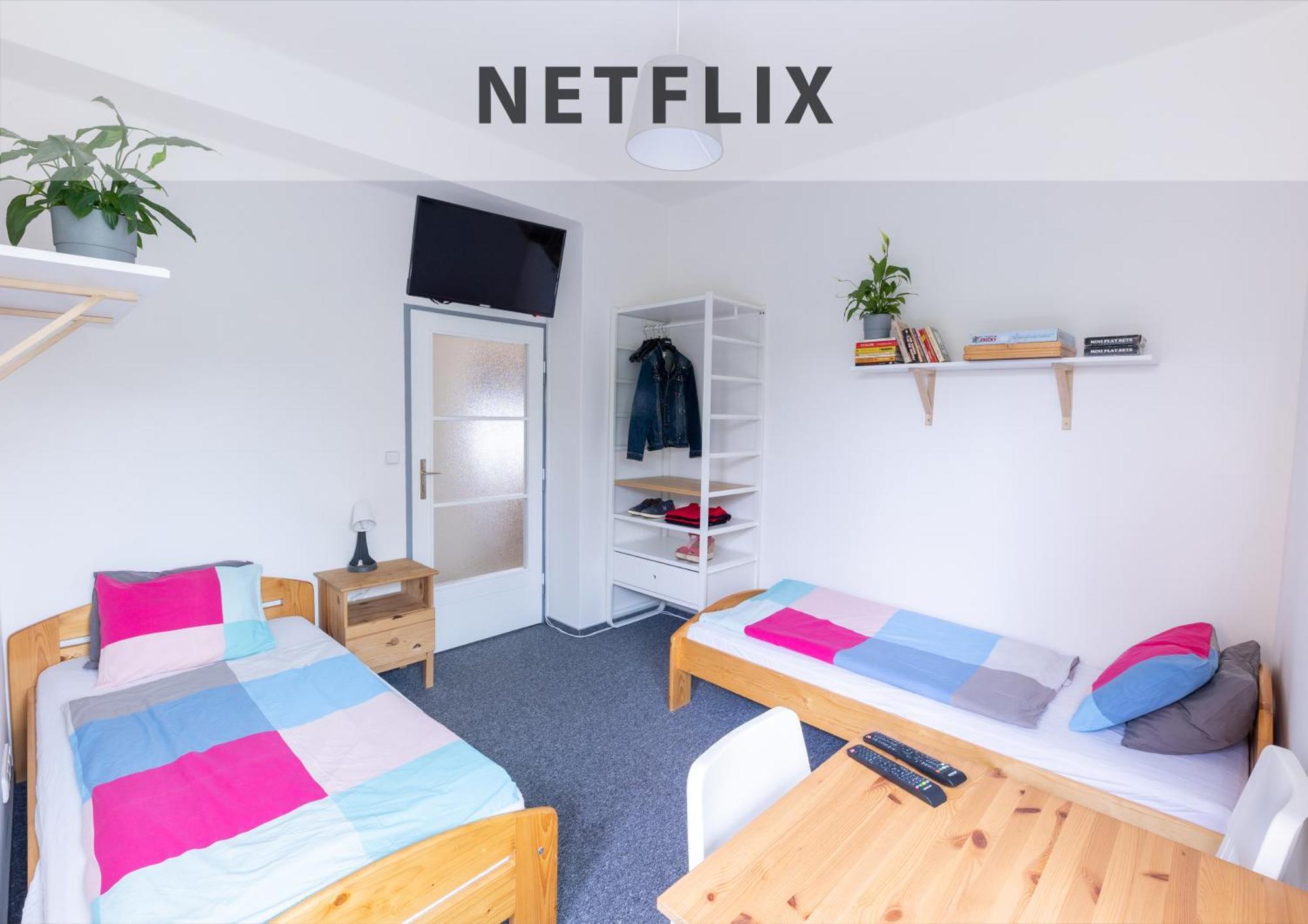 Apartment Plzenska 465 Free Parking & Ps3 *