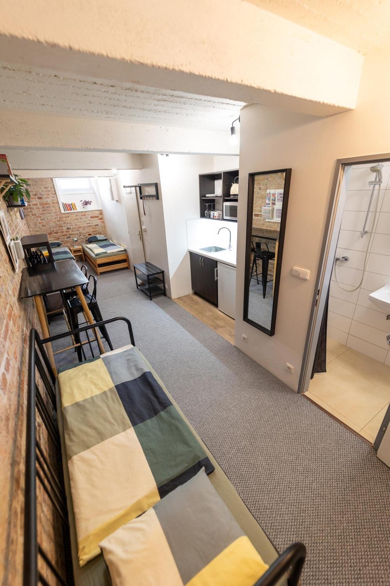 Apartment Plzenska 465 Free Parking & Ps3 *
