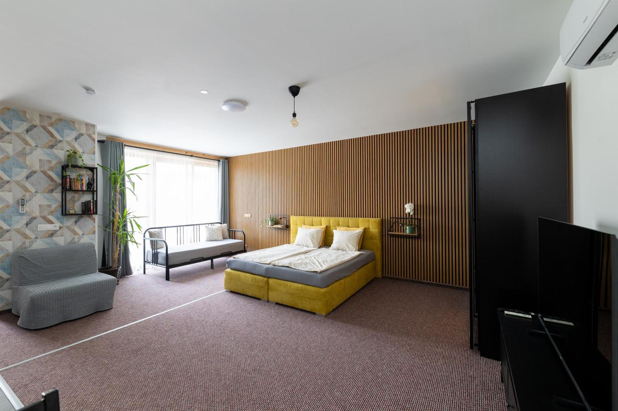 Plzenska 465 Free Parking & Ps3