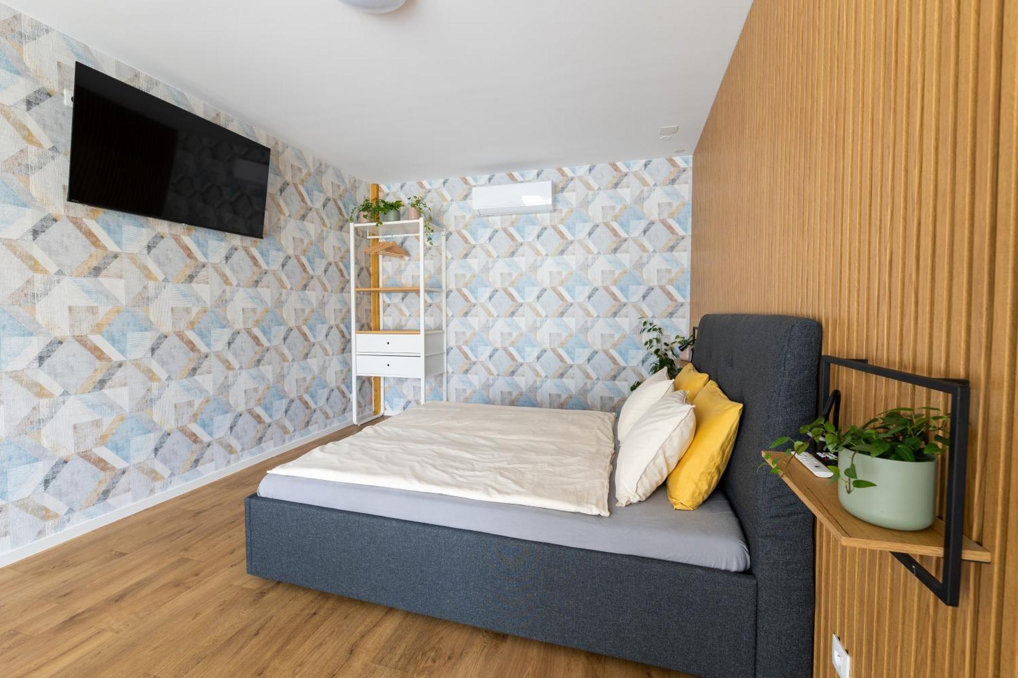 Apartment Plzenska 465 Free Parking & Ps3 Prague